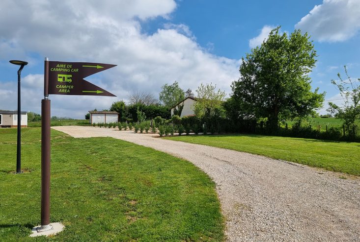 Emplacement pour Camping Car -2 - Hotel Moulin de la Brevette - Arbigny
