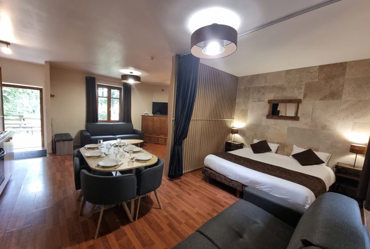 Studio avec jacuzzi hotel du moulin de la Brevette arbigny ain